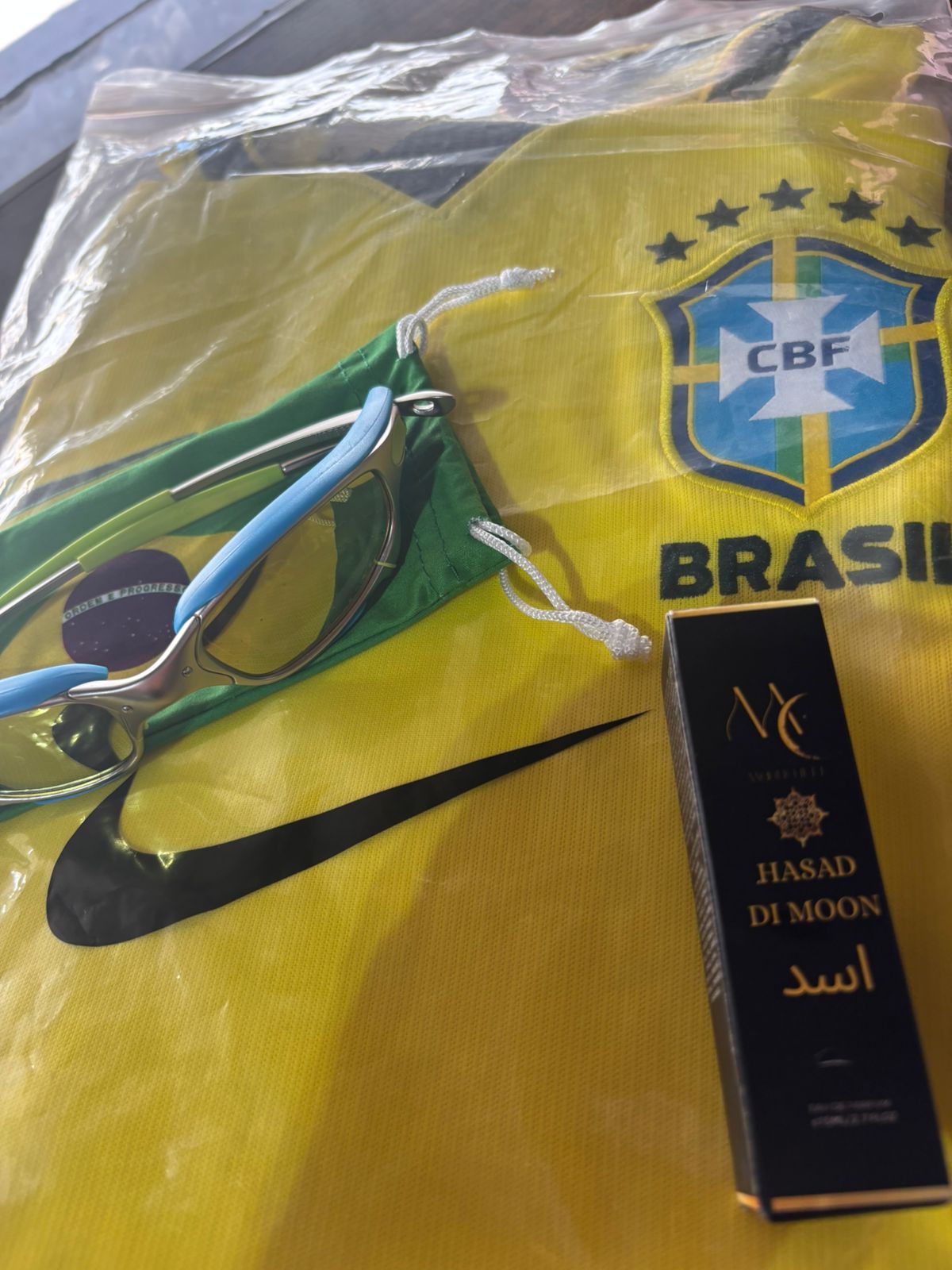 Combo Premium: Camisa + Perfume + Oakley Juliet